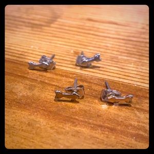 2 sets of small arrow earrings